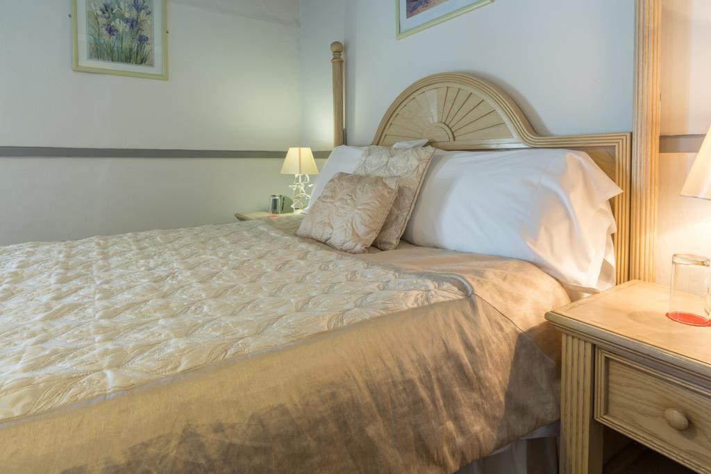 The Cross Keys Inn Тибей Номер фото